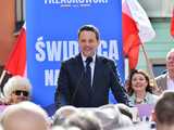[WIDEO/FOTO] Rafał Trzaskowski z wizytą na świdnickim rynku. Kaczyński boi się wszystkiego, a aspiruje do rządzenia krajem