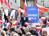 [WIDEO/FOTO] Rafał Trzaskowski z wizytą na świdnickim rynku. Kaczyński boi się wszystkiego, a aspiruje do rządzenia krajem