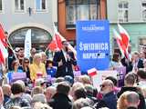 [WIDEO/FOTO] Rafał Trzaskowski z wizytą na świdnickim rynku. Kaczyński boi się wszystkiego, a aspiruje do rządzenia krajem