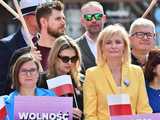 [WIDEO/FOTO] Rafał Trzaskowski z wizytą na świdnickim rynku. Kaczyński boi się wszystkiego, a aspiruje do rządzenia krajem