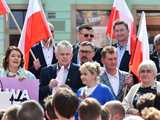 [WIDEO/FOTO] Rafał Trzaskowski z wizytą na świdnickim rynku. Kaczyński boi się wszystkiego, a aspiruje do rządzenia krajem