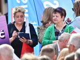 [WIDEO/FOTO] Rafał Trzaskowski z wizytą na świdnickim rynku. Kaczyński boi się wszystkiego, a aspiruje do rządzenia krajem