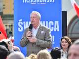 [WIDEO/FOTO] Rafał Trzaskowski z wizytą na świdnickim rynku. Kaczyński boi się wszystkiego, a aspiruje do rządzenia krajem