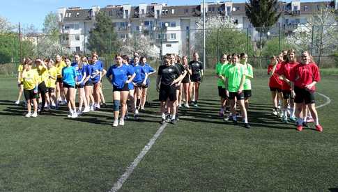 [FOTO] Dziewczęta rywalizowały w międzyszkolnym turnieju piłkarskim klas 7-8