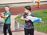 [WIDEO/FOTO] Celebrowali śmigusa-dyngusa. Świetna zabawa podczas Wodnej Bitwy w Żarowie