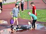 [WIDEO/FOTO] Celebrowali śmigusa-dyngusa. Świetna zabawa podczas Wodnej Bitwy w Żarowie