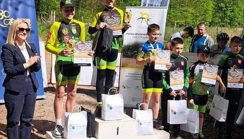[FOTO] Medalowy weekend jaworzyńskich kolarzy