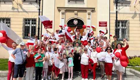 [FOTO] Biało-czerwone Świebodzice. Obchody Święta Flagi RP