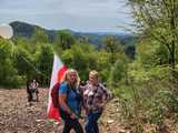 [FOTO] Gminny Rajd z Flagą. Gminne Koło PTTK Teraz Sudety wyruszyło na Dzikowiec