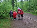 [FOTO] Gminny Rajd z Flagą. Gminne Koło PTTK Teraz Sudety wyruszyło na Dzikowiec