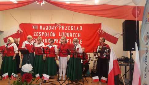 [FOTO] Majowe spotkanie zespołów Folklorystycznych z okazji Święta Flagi 