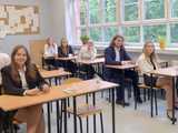 Ruszyły tegoroczne matury. Ile osób przystąpiło do egzaminu dojrzałości w naszym powiecie i województwie? [STATYSTYKI/FOTO]