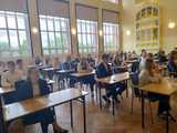 Ruszyły tegoroczne matury. Ile osób przystąpiło do egzaminu dojrzałości w naszym powiecie i województwie? [STATYSTYKI/FOTO]