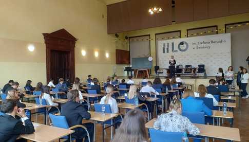 Ruszyły tegoroczne matury. Ile osób przystąpiło do egzaminu dojrzałości w naszym powiecie i województwie? [STATYSTYKI/FOTO]