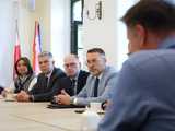 [FOTO] Samorządowcy z naszego powiatu spotkali się z ministrem Kierwińskim. W jakim celu?