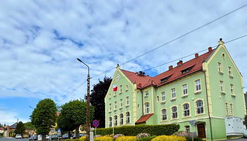 [FOTO] Trwa wymiana oświetlenia ulicznego w Dobromierzu