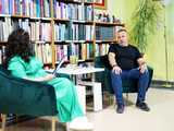 [FOTO] Piotr Kościelny spotkał się z czytelnikami żarowskiej biblioteki