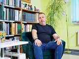 [FOTO] Piotr Kościelny spotkał się z czytelnikami żarowskiej biblioteki