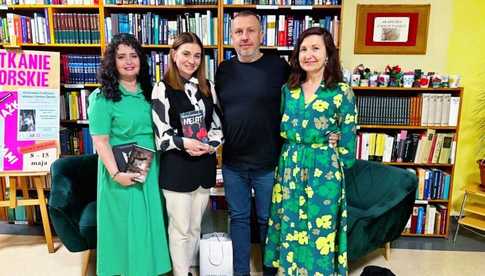 [FOTO] Piotr Kościelny spotkał się z czytelnikami żarowskiej biblioteki