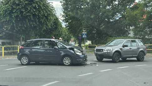 Zderzenie pojazdów na skrzyżowaniu Sybiraków i Armii Krajowej