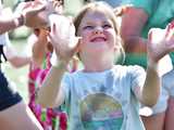 [WIDEO/FOTO] Tysiące baniek, mydlana wyspa i mnóstwo dobrej zabawy. Trwa 8. Mydlany Park Festiwal w Żarowie