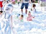 [WIDEO/FOTO] Tysiące baniek, mydlana wyspa i mnóstwo dobrej zabawy. Trwa 8. Mydlany Park Festiwal w Żarowie