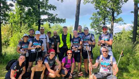 [FOTO] Przemaszerowali 58 kilometrów, aby wesprzeć leczenie i rehabilitację Kuby