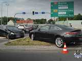 Zderzenie trzech pojazdów w Szczawnie-Zdroju. Powodem zignorowanie czerwonego światła [FOTO]