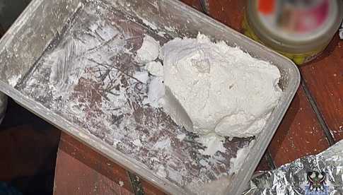 Zatrzymano 49-latka, który posiadał 1,5 tys. porcji karfentanylu i 23-latka, który miał przy sobie amfetaminę