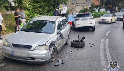 Poważnie wyglądające zderzenie trzech pojazdów w Szczawnie-Zdroju