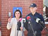 [WIDEO/FOTO] W Jedlinie-Zdroju powstał telefon na policję. Zapewnia szybki i łatwy kontakt z najbliższym komisariatem