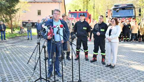 [WIDEO/FOTO] Oficjalne przekazanie wozu strażackiego dla OSP Jedlina-Zdrój