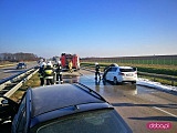 Zderzenie trzech pojazdów na A4. Osobówka spłonęła!