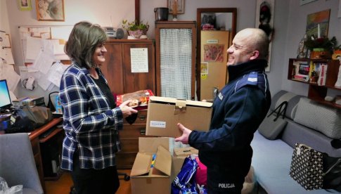 Wrocławscy policjanci przekazali dary potrzebującym 