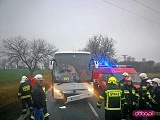 Wypadek na DK8. Autobus najechał na osobówki