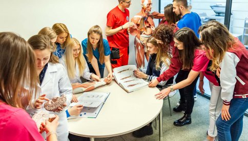 Zmiana harmonogramów rekrutacji na Uniwersytecie Medycznym we Wrocławiu w związku z przesunięciem matur