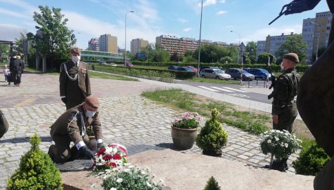 Dolnośląscy Terytorialsi oddali hołd  w dniu 100-lecia urodzin Papieża Polaka