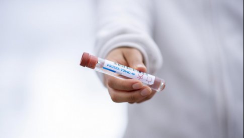 Testy na koronawirusa - który warto wykonać?
