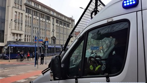 Działania wrocławskich policjantów w związku z protestem młodych aktywistów