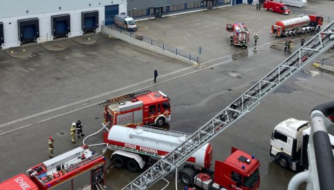 Pożar hali magazynowej na Bielanach Wrocławskich