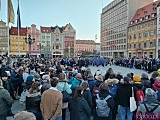 [FOTO, WIDEO] Na wrocławskim Rynku odegrano hymny Ukrainy i Polski
