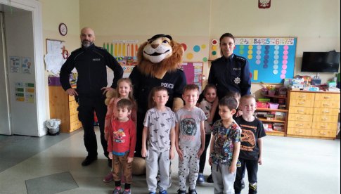 [FOTO] Policjanci z Ołbina z odwiedzinami u przedszkolaków