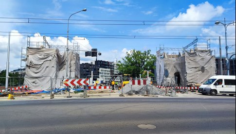 [FOTO] Na Mostach Pomorskich postępuje remont zabytkowych strażnic