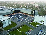 [FOTO] Powstaje duża galeria handlowa na Karłowicach. Długosza 66 otwarta będzie już w listopadzie