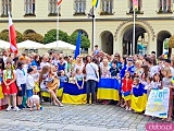 [FOTO, WIDEO] Bili rekord w śpiewaniu ukraińskiej piosenki. Dużo Ukraińców na wrocławskim rynku