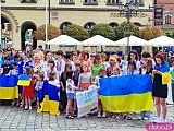[FOTO, WIDEO] Bili rekord w śpiewaniu ukraińskiej piosenki. Dużo Ukraińców na wrocławskim rynku