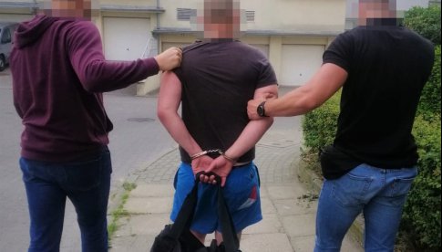 Unikał więzienia i przebywał za granicą. Zatrzymali go wrocławscy policjanci