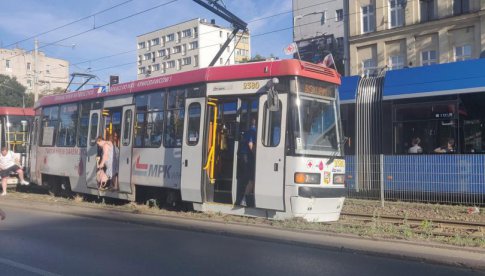 Wykolejenie tramwaju na ul. Grabiszyńskiej. Torowisko przechodzi awaryjny remont