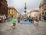 Kolorowa parada na wrocławskim Rynku. To uczestnicy Lelenfant [Foto]