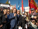 Samorządowcy z całej Polski protestują w Warszawie! Nie chcą ciemności dla swoich mieszkańców. [Zobacz wypowiedź Jacka Sutryka]